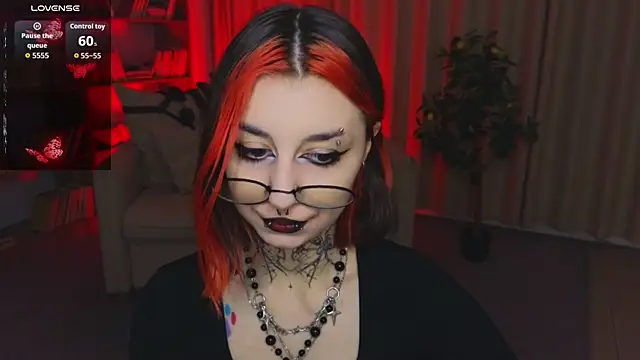 Snapshot of Mistress__Marcelline chatting on 06/05/26, 02:05 Mistress Marcelline online show from 06/05/26, 02:05