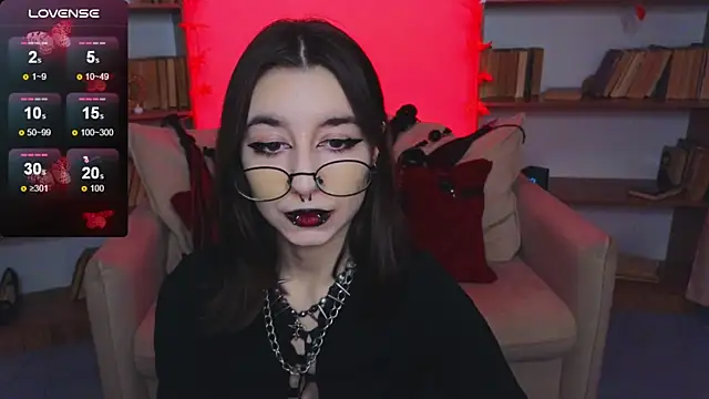 Snapshot of Mistress__Marcelline chatting on 09/25/25, 10:43 Mistress Marcelline online show from 09/25/25, 10:43