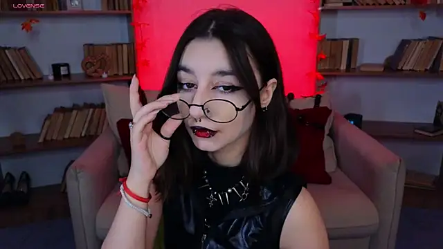 Snapshot of Mistress__Marcelline chatting on 09/24/25, 09:38 Mistress Marcelline online show from 09/24/25, 09:38