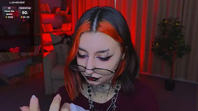 Snapshot of Mistress__Marcelline chatting on 06/08/26, 02:01 Mistress Marcelline online show from 06/08/26, 02:01