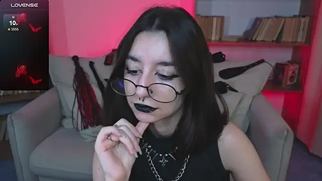 Snapshot of Mistress__Marcelline chatting on 09/14/25, 09:53 Mistress Marcelline online show from 09/14/25, 09:53