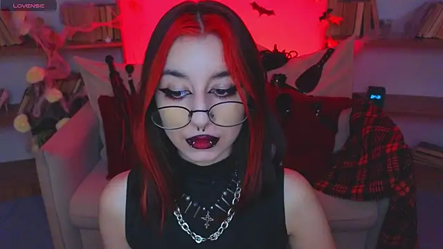 Snapshot of Mistress__Marcelline chatting on 11/01/25, 09:47 Mistress Marcelline online show from 11/01/25, 09:47