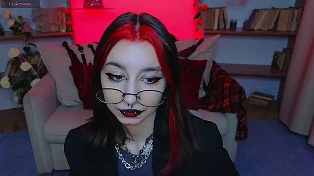 Snapshot of Mistress__Marcelline chatting on 10/25/25, 09:52 Mistress Marcelline online show from 10/25/25, 09:52