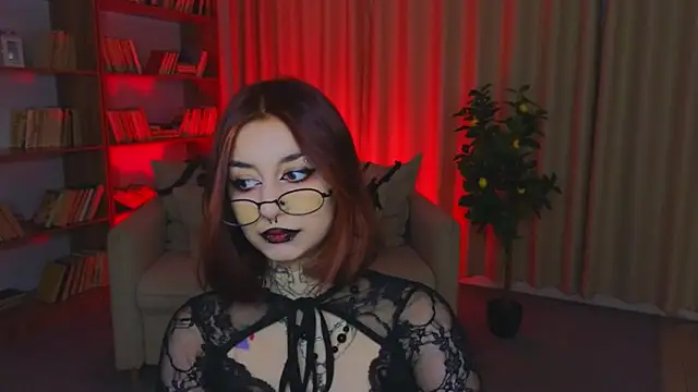 Snapshot of Mistress__Marcelline chatting on 06/25/26, 02:42 Mistress Marcelline online show from 06/25/26, 02:42