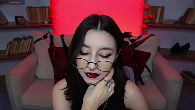 Snapshot of Mistress__Marcelline chatting on 10/12/25, 09:32 Mistress Marcelline online show from 10/12/25, 09:32