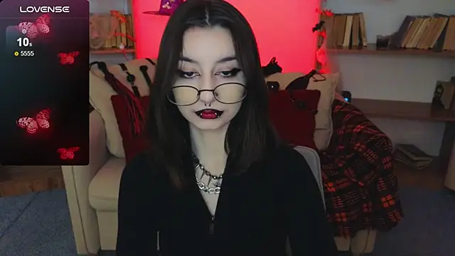 Snapshot of Mistress__Marcelline chatting on 10/20/25, 09:43 Mistress Marcelline online show from 10/20/25, 09:43