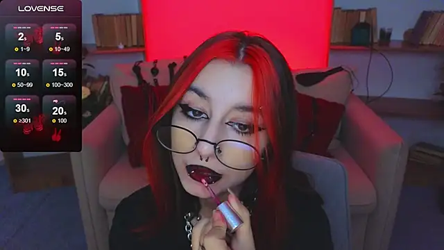 Snapshot of Mistress__Marcelline chatting on 11/05/25, 10:18 Mistress Marcelline online show from 11/05/25, 10:18