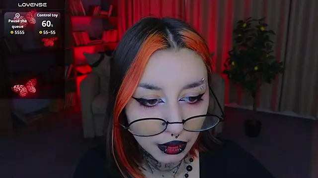 Snapshot of Mistress__Marcelline chatting on 06/18/26, 01:59 Mistress Marcelline online show from 06/18/26, 01:59