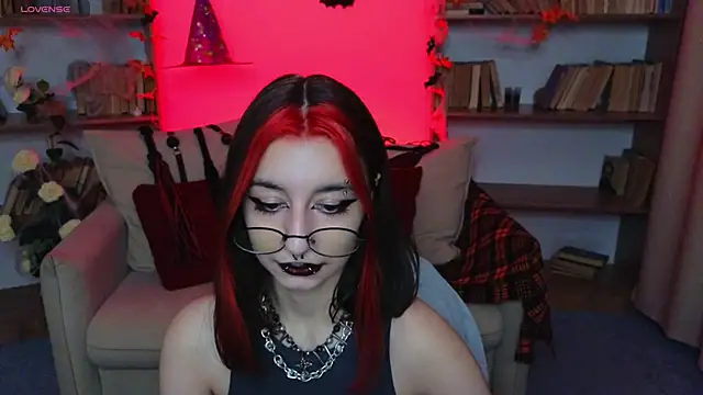 Snapshot of Mistress__Marcelline chatting on 10/24/25, 09:41 Mistress Marcelline online show from 10/24/25, 09:41