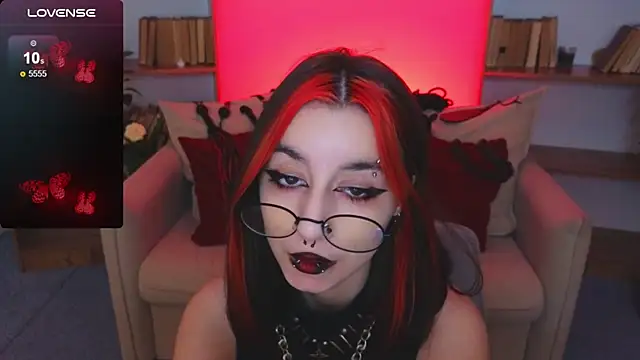 Snapshot of Mistress__Marcelline chatting on 11/13/25, 10:30 Mistress Marcelline online show from 11/13/25, 10:30