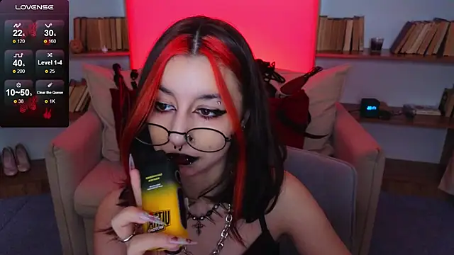 Snapshot of Mistress__Marcelline chatting on 11/15/25, 10:08 Mistress Marcelline online show from 11/15/25, 10:08