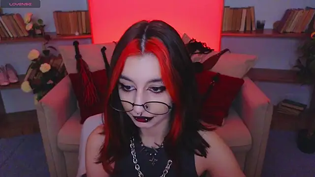 Snapshot of Mistress__Marcelline chatting on 11/08/25, 09:46 Mistress Marcelline online show from 11/08/25, 09:46