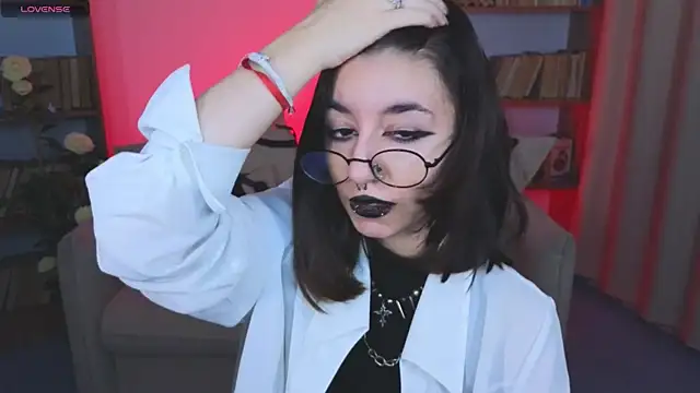 Snapshot of Mistress__Marcelline chatting on 09/11/25, 10:15 Mistress Marcelline online show from 09/11/25, 10:15