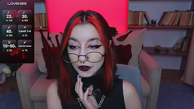 Snapshot of Mistress__Marcelline chatting on 11/19/25, 10:15 Mistress Marcelline online show from 11/19/25, 10:15