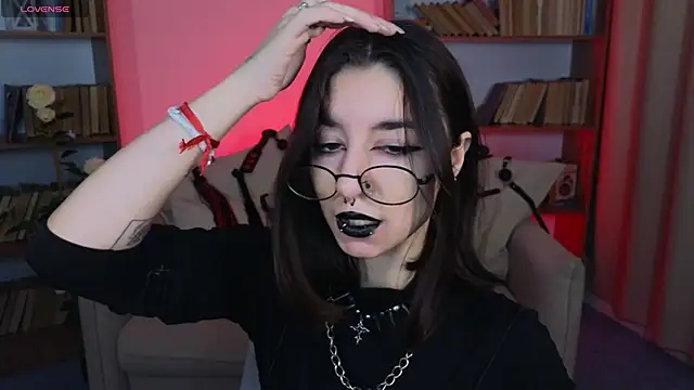 Snapshot of Mistress__Marcelline chatting on 09/12/25, 09:09 Mistress Marcelline online show from 09/12/25, 09:09