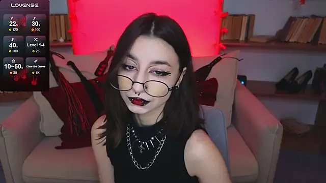 Snapshot of Mistress__Marcelline chatting on 10/05/25, 09:55 Mistress Marcelline online show from 10/05/25, 09:55