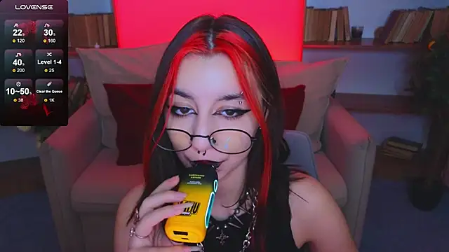 Snapshot of Mistress__Marcelline chatting on 11/09/25, 10:30 Mistress Marcelline online show from 11/09/25, 10:30