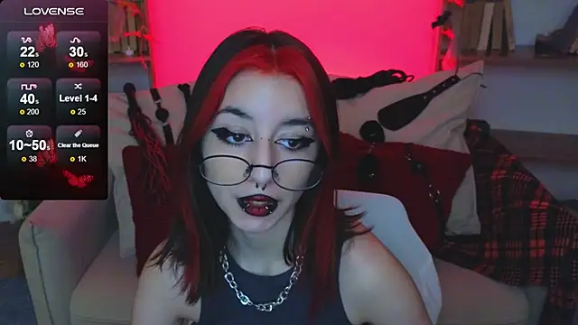 Snapshot of Mistress__Marcelline chatting on 10/22/25, 09:20 Mistress Marcelline online show from 10/22/25, 09:20