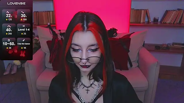 Snapshot of Mistress__Marcelline chatting on 11/20/25, 10:38 Mistress Marcelline online show from 11/20/25, 10:38