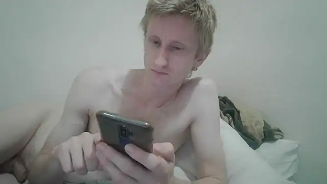 Snapshot of tcute0 chatting on 04/29/26, 07:23 tcute0 online show from 04/29/26, 07:23