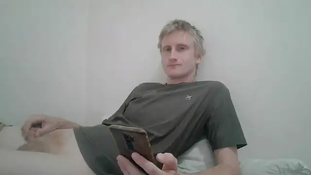 Snapshot of tcute0 chatting on 05/31/26, 01:00 tcute0 online show from 05/31/26, 01:00