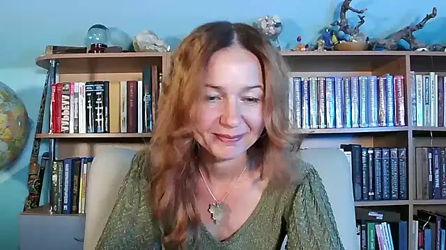 Snapshot of Foxilady357 chatting on 09/26/25, 02:02 Foxilady357 online show from 09/26/25, 02:02