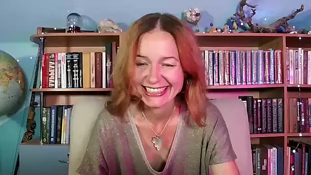 Snapshot of Foxilady357 chatting on 09/19/25, 02:10 Foxilady357 online show from 09/19/25, 02:10