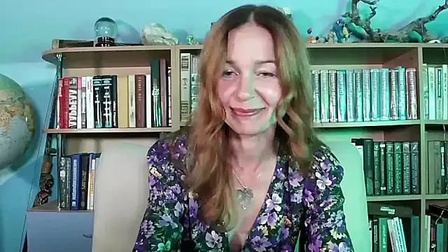 Snapshot of Foxilady357 chatting on 09/21/25, 02:44 Foxilady357 online show from 09/21/25, 02:44