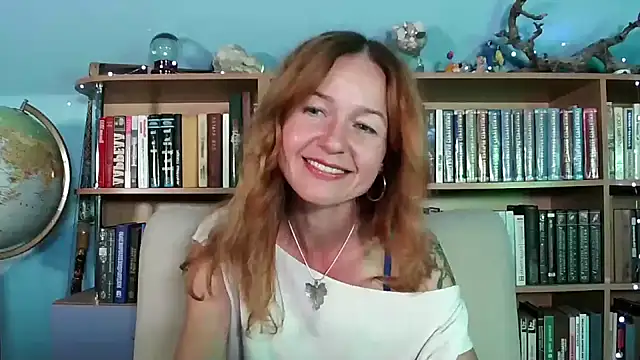 Snapshot of Foxilady357 chatting on 09/11/25, 02:06 Foxilady357 online show from 09/11/25, 02:06