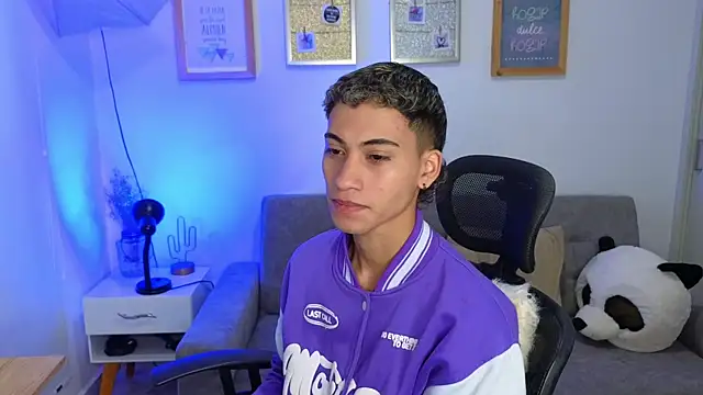 yulian vasquez online show from 11/19/25, 12:16