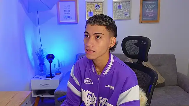 yulian vasquez online show from 11/26/25, 12:16