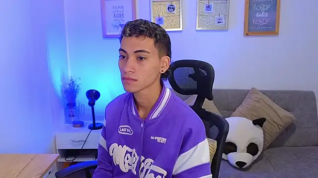 yulian vasquez online show from 12/17/25, 12:43