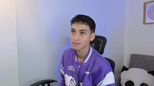 Snapshot of yulian_vasquez chatting on 09/23/25, 12:23 yulian vasquez online show from 09/23/25, 12:23