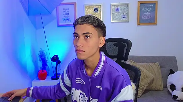 yulian vasquez online show from 11/17/25, 12:31