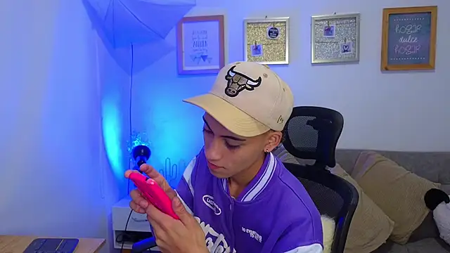 yulian vasquez online show from 11/22/25, 12:04