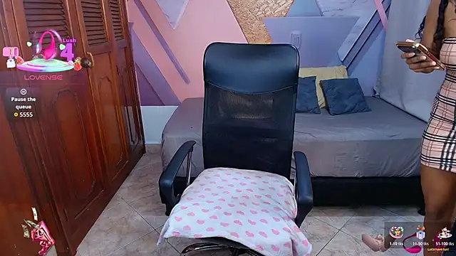 sharlottxl online show from 12/03/25, 12:44