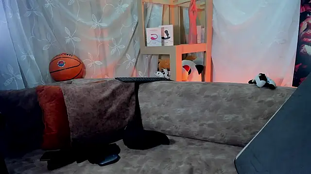 LoganTwink18 online show from 04/08/26, 02:29