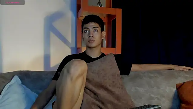 Snapshot of LoganTwink18 chatting on 02/06/26, 02:29 LoganTwink18 online show from 02/06/26, 02:29