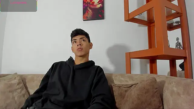 Snapshot of LoganTwink18 chatting on 12/22/25, 01:55 LoganTwink18 online show from 12/22/25, 01:55