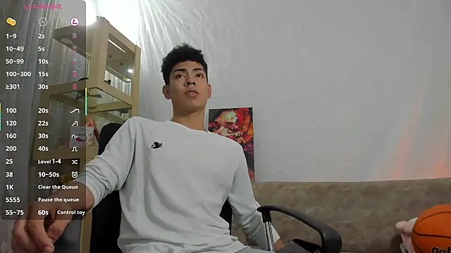 LoganTwink18 online show from 03/26/26, 02:26