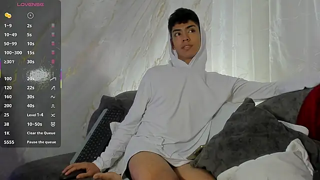 LoganTwink18 online show from 03/19/26, 11:10