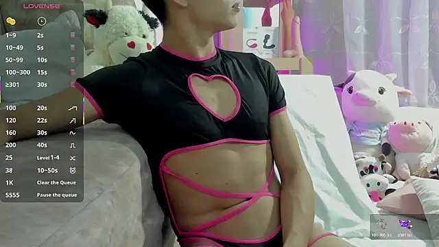 Snapshot of LoganTwink18 chatting on 02/08/26, 11:24 LoganTwink18 online show from 02/08/26, 11:24