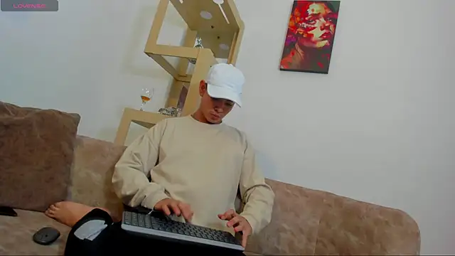 Snapshot of LoganTwink18 chatting on 01/11/26, 05:14 LoganTwink18 online show from 01/11/26, 05:14