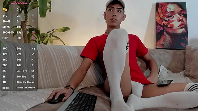 Snapshot of LoganTwink18 chatting on 02/11/26, 02:28 LoganTwink18 online show from 02/11/26, 02:28