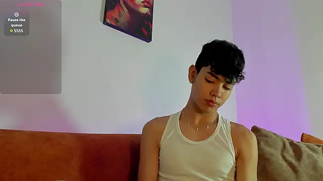 Snapshot of LoganTwink18 chatting on 09/30/25, 12:11 LoganTwink18 online show from 09/30/25, 12:11