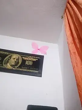 Snapshot of Valenn_fernandez chatting on 06/15/26, 03:07 Valenn fernandez online show from 06/15/26, 03:07