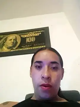 Snapshot of Valenn_fernandez chatting on 04/23/26, 03:57 Valenn fernandez online show from 04/23/26, 03:57