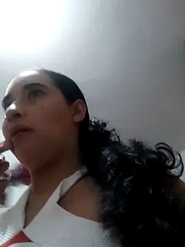 Snapshot of Valenn_fernandez chatting on 05/06/26, 03:43 Valenn fernandez online show from 05/06/26, 03:43