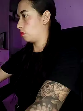 Snapshot of Valenn_fernandez chatting on 06/26/26, 10:04 Valenn fernandez online show from 06/26/26, 10:04