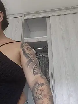 Valenn fernandez online show from 04/11/26, 06:44